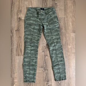 American Eagle Outfitters Green Camouflage Pants